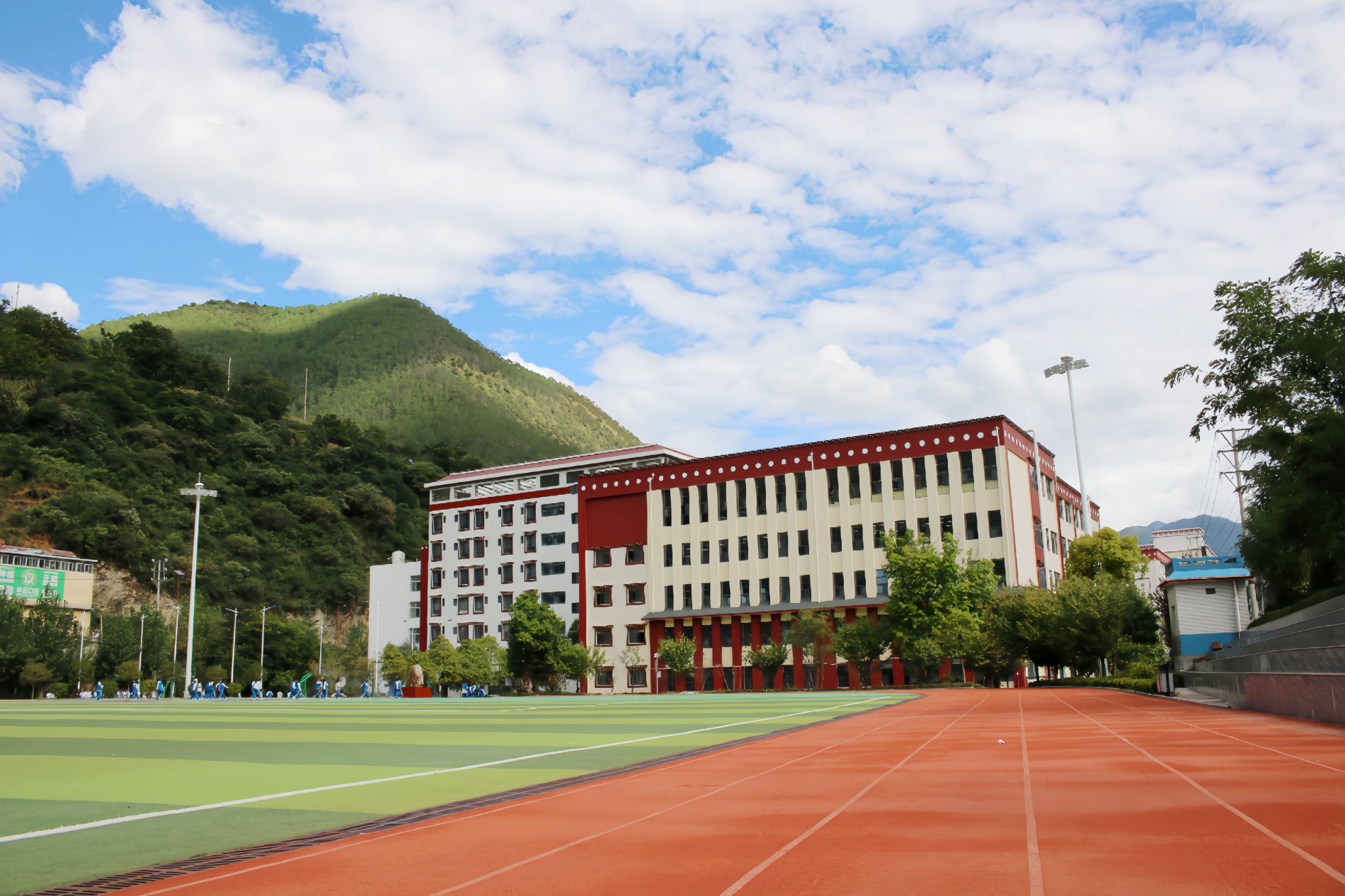 高中操场.jpg
